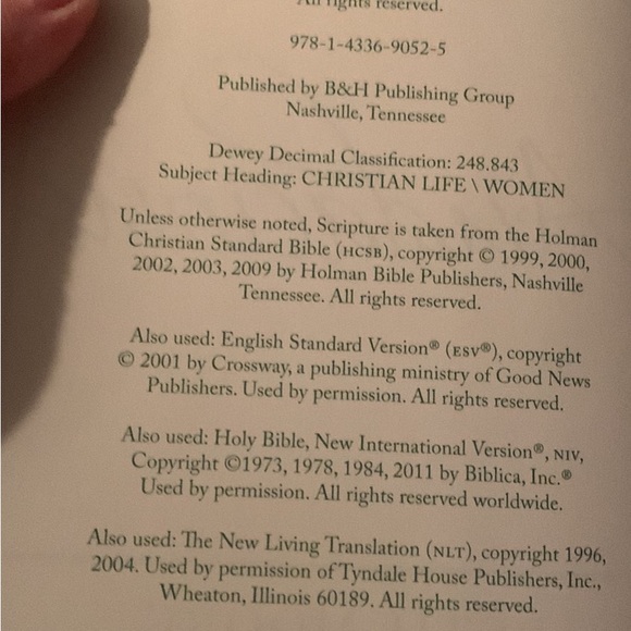 Hardback book ~ Audacious by Beth Moore - Picture 3 of 6